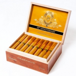 Perdomo Reserve 10 years Anniversary Robusto Champagne